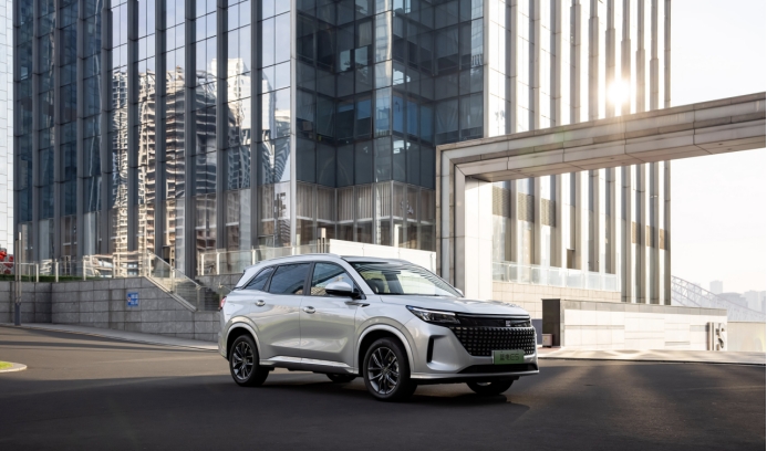 大7座新能源SUV:比亚迪同款动力,10万起的蓝电E5又省又快?