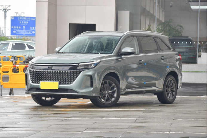 同是插混SUV,续航更长、空间更大的蓝电E5不比启辰大V DD-i香吗?