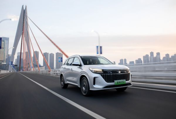 春节前买SUV,蓝电E5对比CS75 PLUS购车直接省两万不是梦!